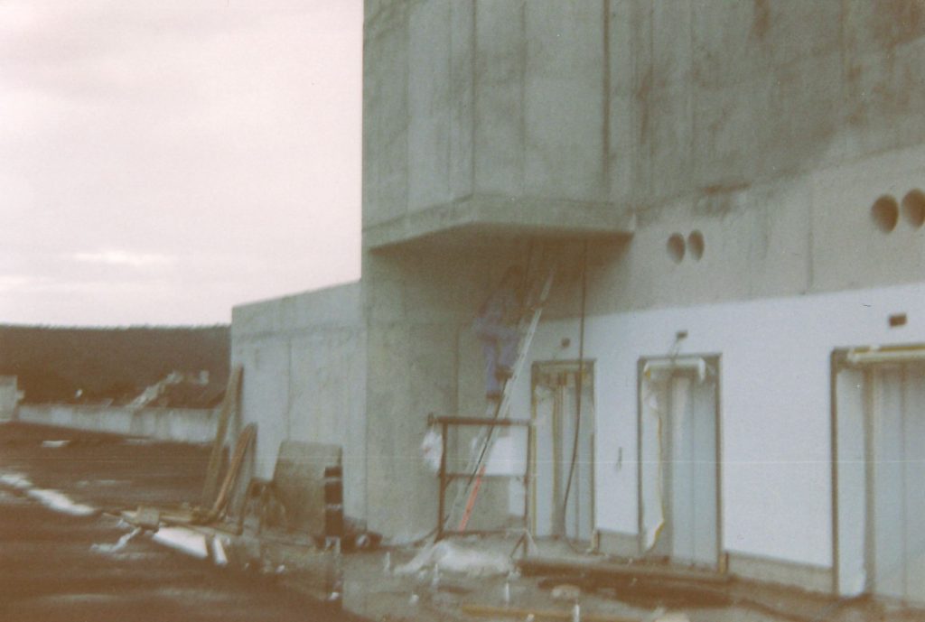Aufzüge am Einkaufscenter von außen