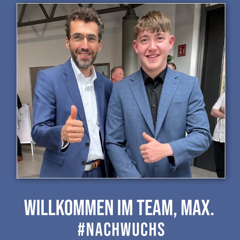 Student Max und Geschäftsführer Ulrich Brumm bei der Immatrikulationsfeier