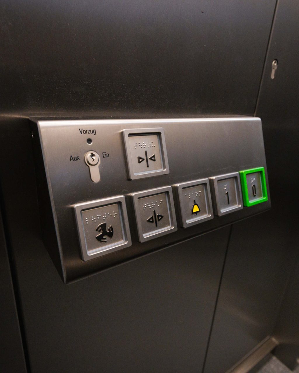 behindertengerechte Ruftableaus