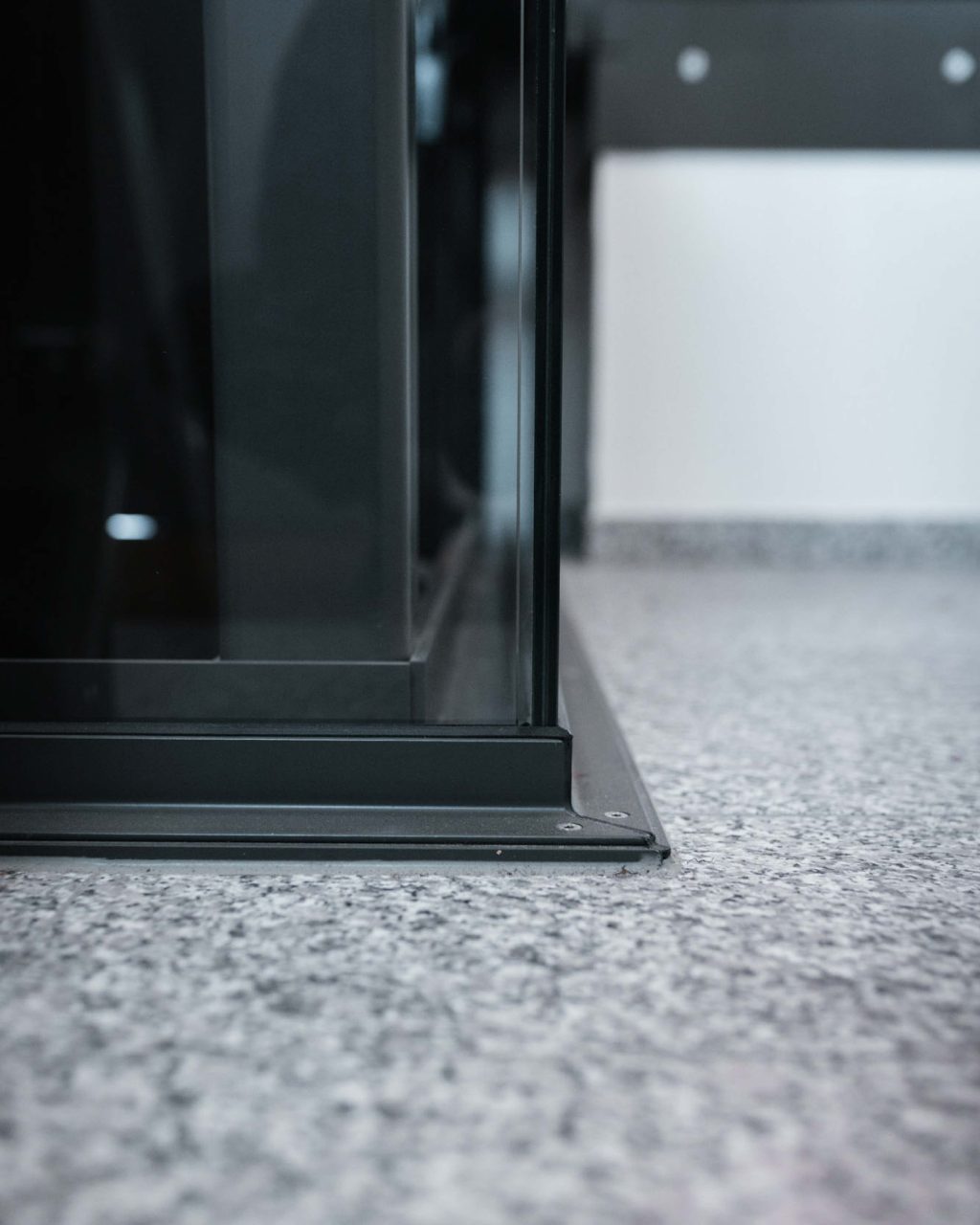 Nahaufnahme der Materialverarbeitung von Aufzug zu Fußboden