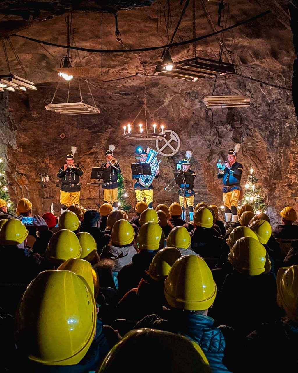 Musikanten in traditioneller Kleidung